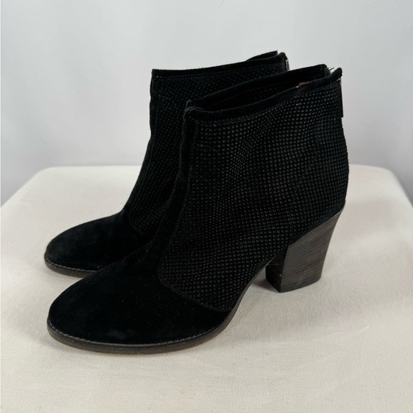 Aquatalia Perforated Suede Bootie in Black Size 8.5 - Picture 6 of 8